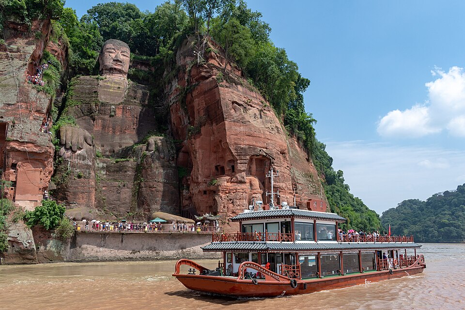Buddha statue and ancient architecture
